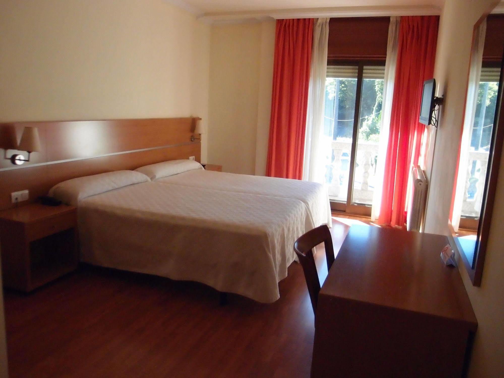 Hotel Avion By Bossh Hotels Vigo Exterior photo