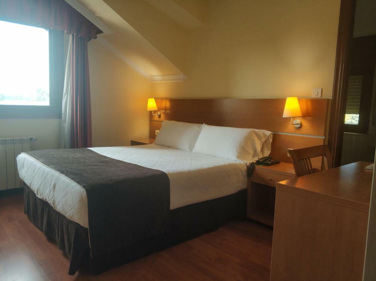 Hotel Avion By Bossh Hotels Vigo Exterior photo
