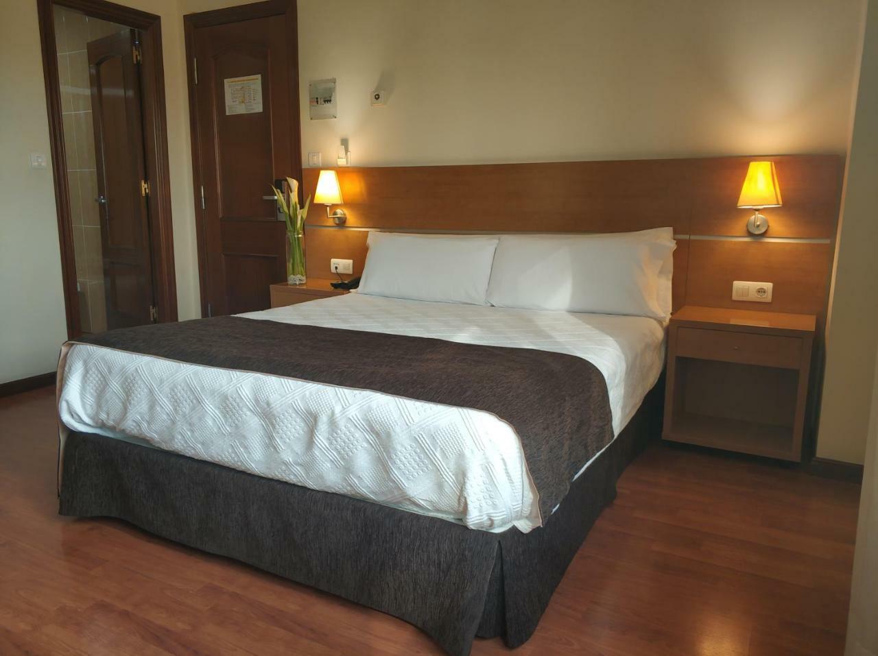 Hotel Avion By Bossh Hotels Vigo Exterior photo