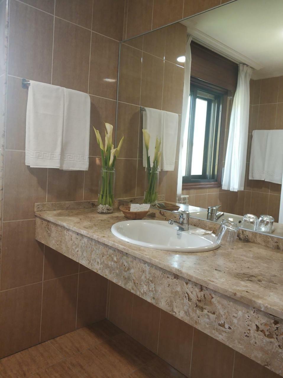 Hotel Avion By Bossh Hotels Vigo Exterior photo